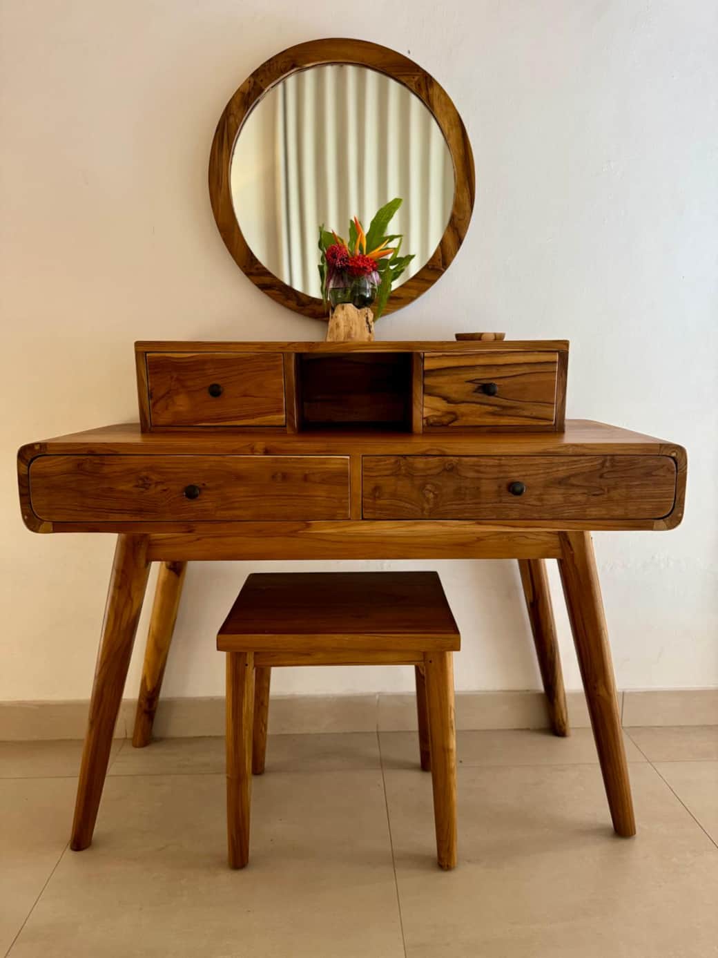 Bedroom 1 dressing table 