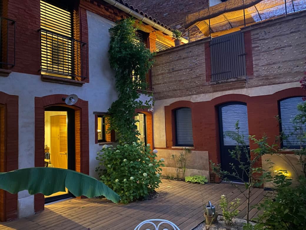 Retrouver le calme de la maison après une journée dans la ville Retrouver le calme de la maison après une journée dans la ville