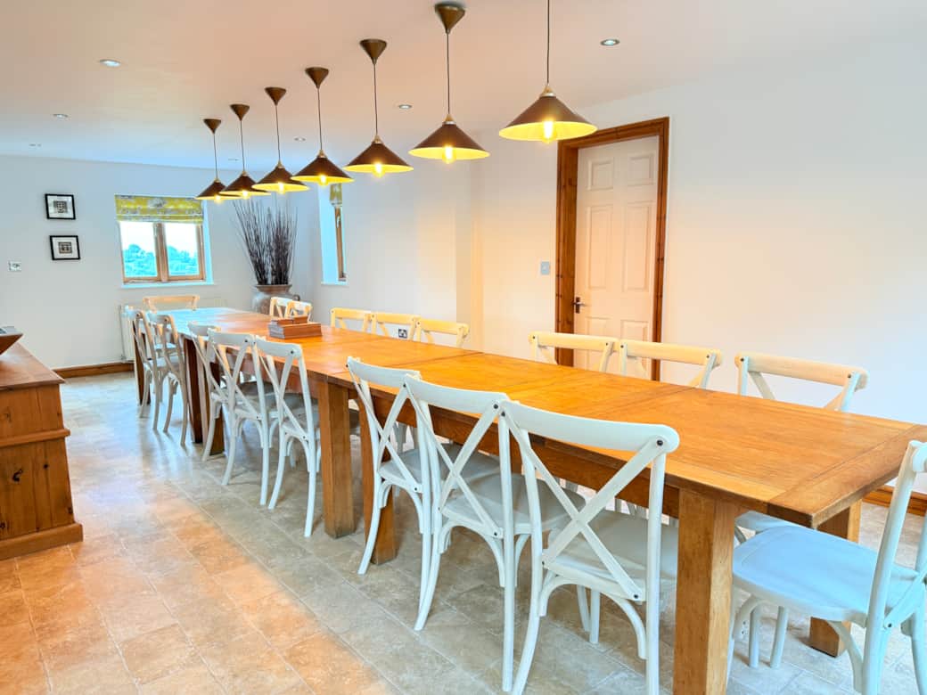 Highview - dining room for 20 people
