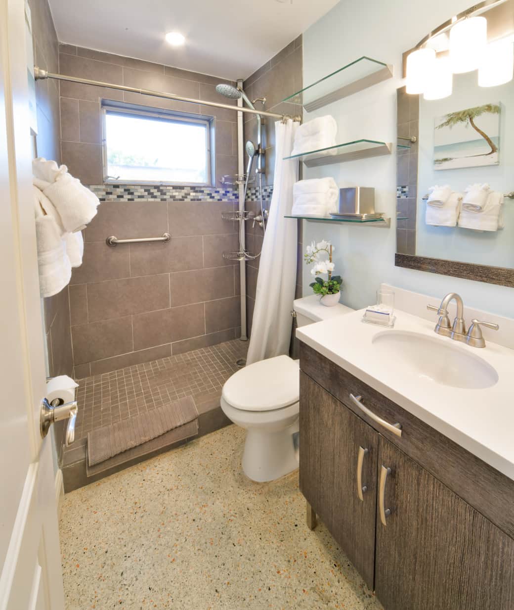 Suite #2 - Bathroom with Stand up Rain Shower Suite #2 - Bathroom with Stand up Rain Shower
