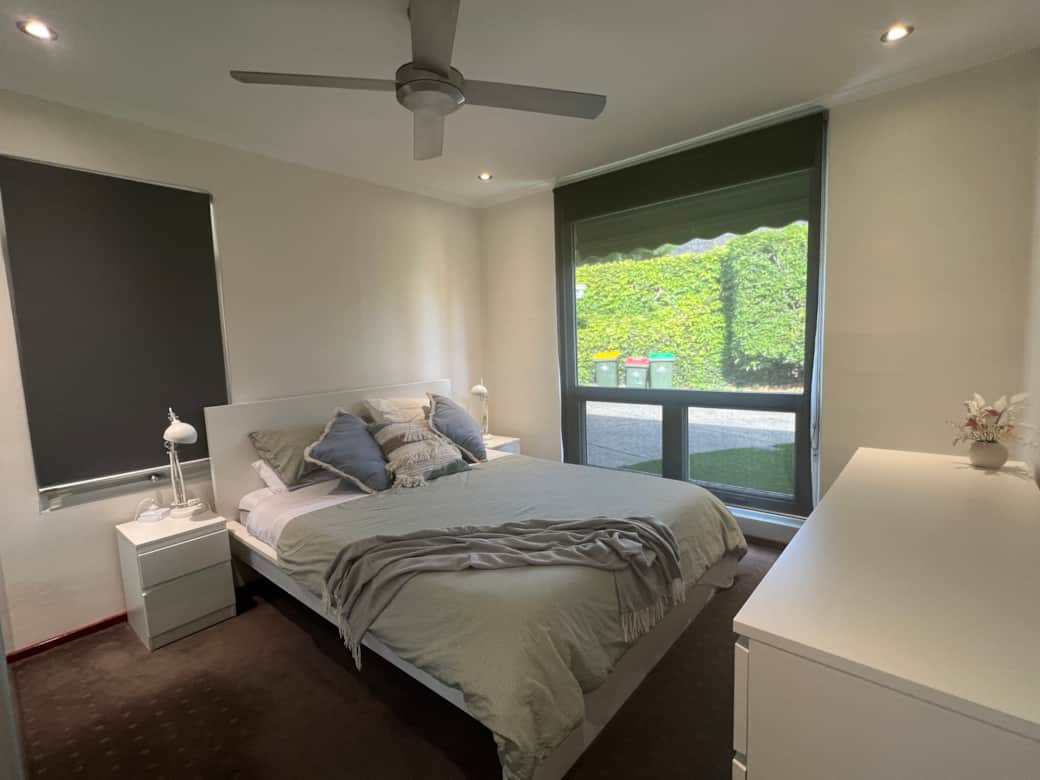TrooBloo Glenelg North Unit | Master bedroom equipped with a queen size bed TrooBloo Glenelg North Unit | Master bedroom equipped with a queen size bed