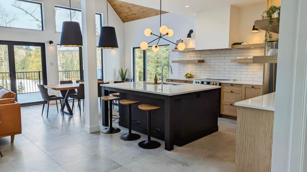 Kitchen Island for 5 people with modern fully equipped kitchen - CITQ #316940 Kitchen Island for 5 people with modern fully equipped kitchen - CITQ #316940
