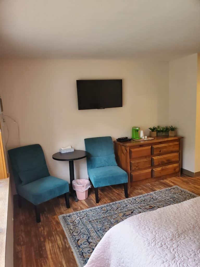 Room 10 dresser sitting area