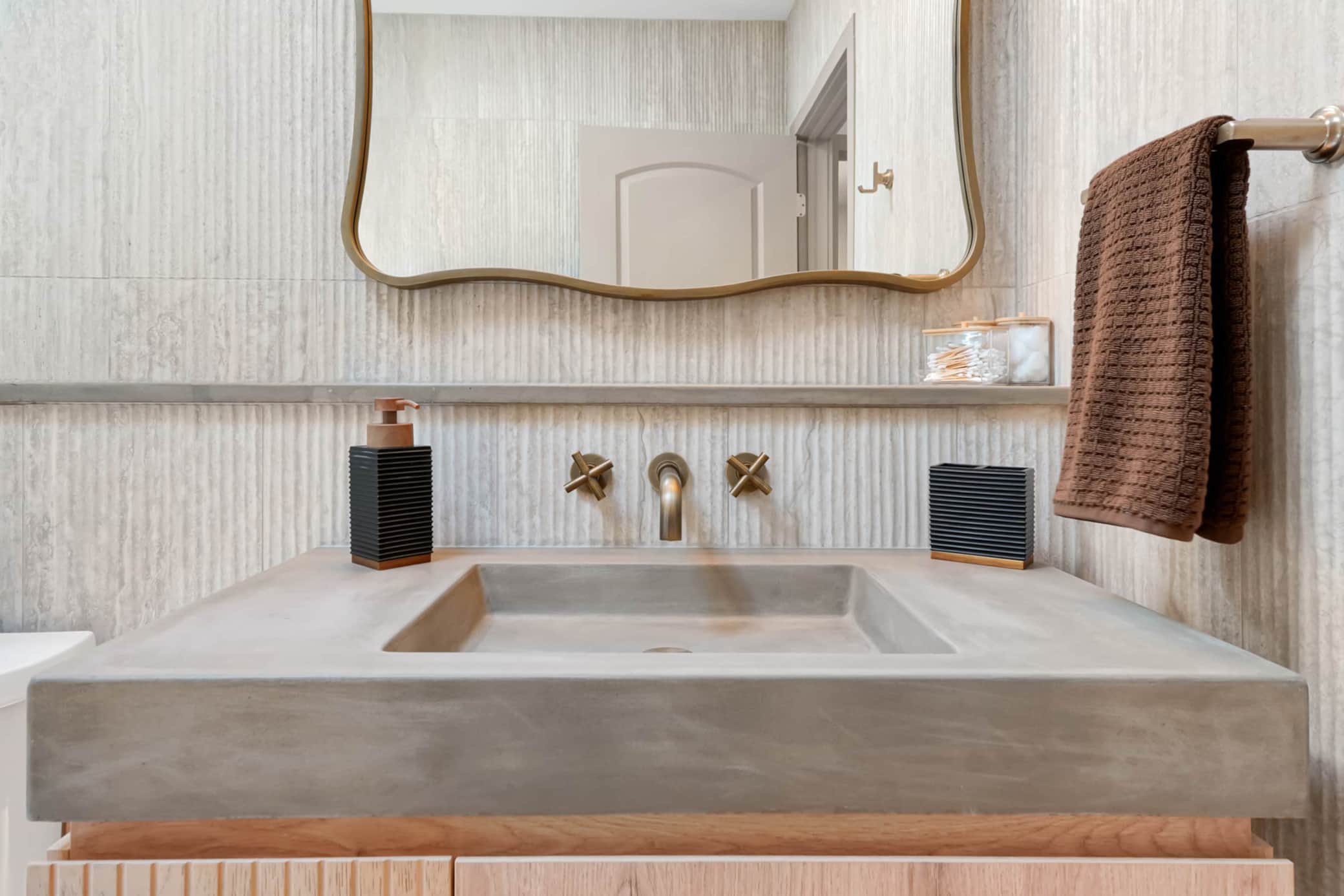 Luna Bathroom
