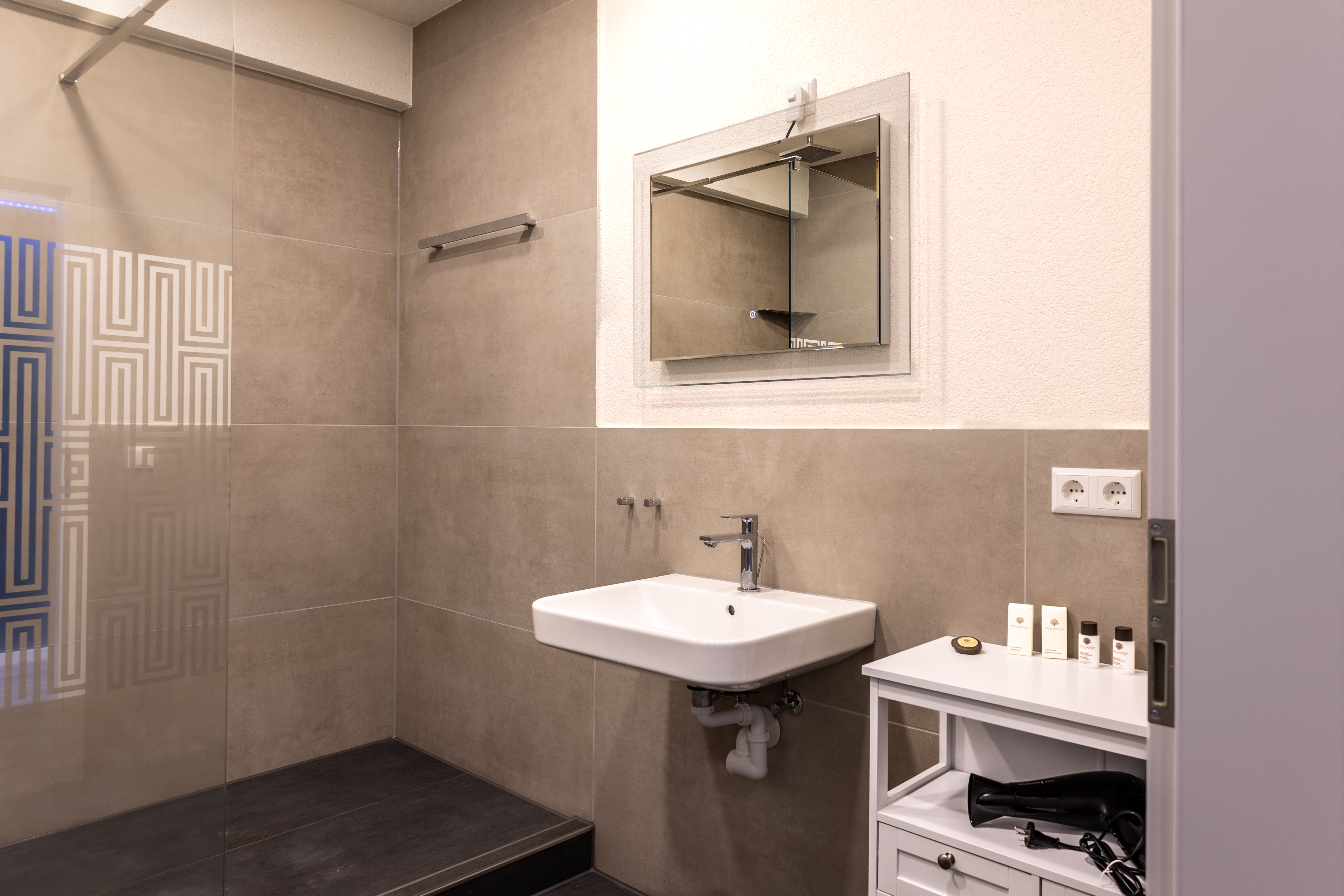 Apartment 4 7
