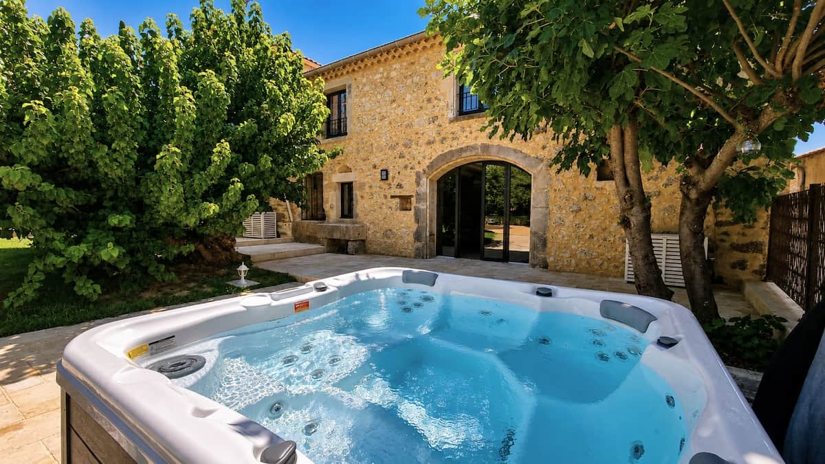 Gîte Béchamp : Deux suites avec salle d'eau + Jacuzzi privatif.