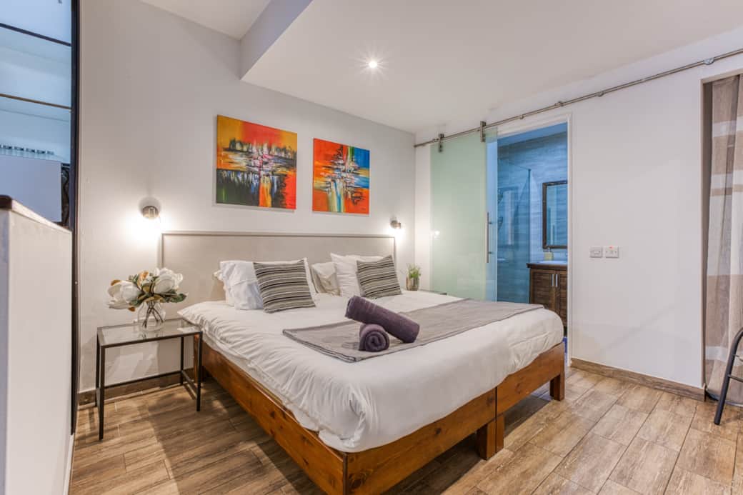 Bedroom / Studio bed