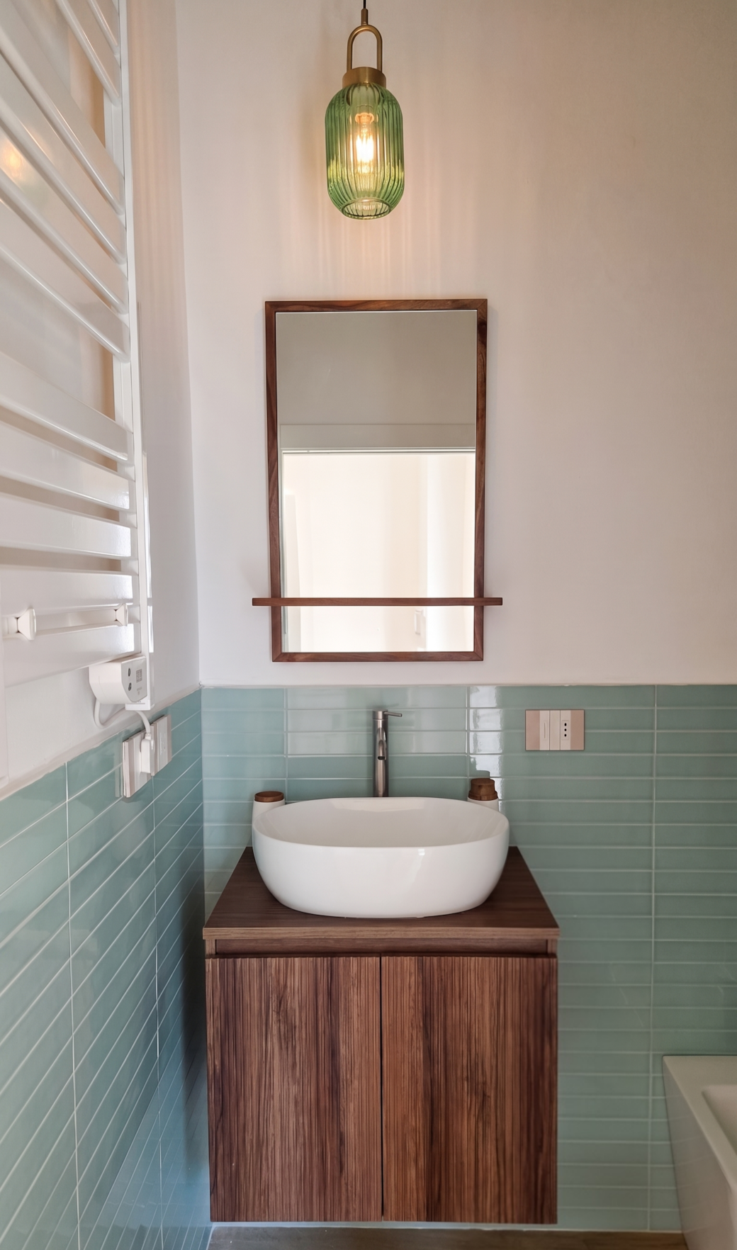 Bagno moderno con doccia walk-in, appartamento Stay Navigli