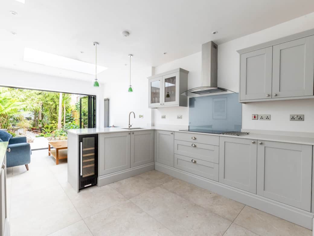 Full kitchen