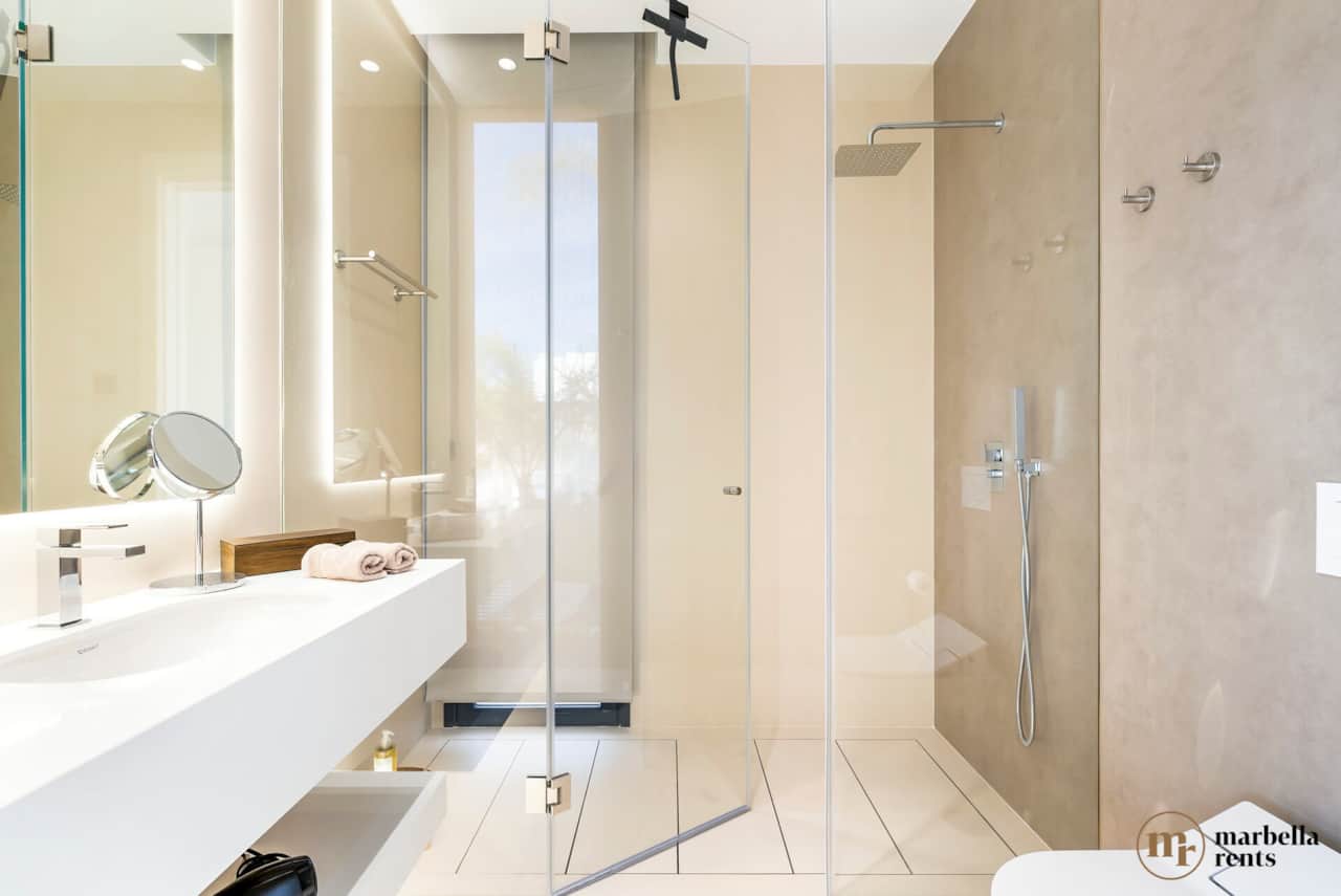 Fully equipped ensuite bathroom.