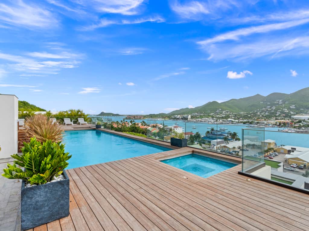 Piscine commune sur le toit