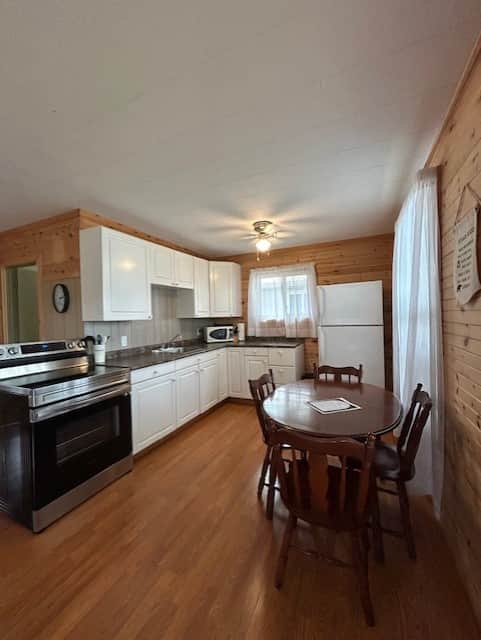 Dining Room & Kitchen Area
