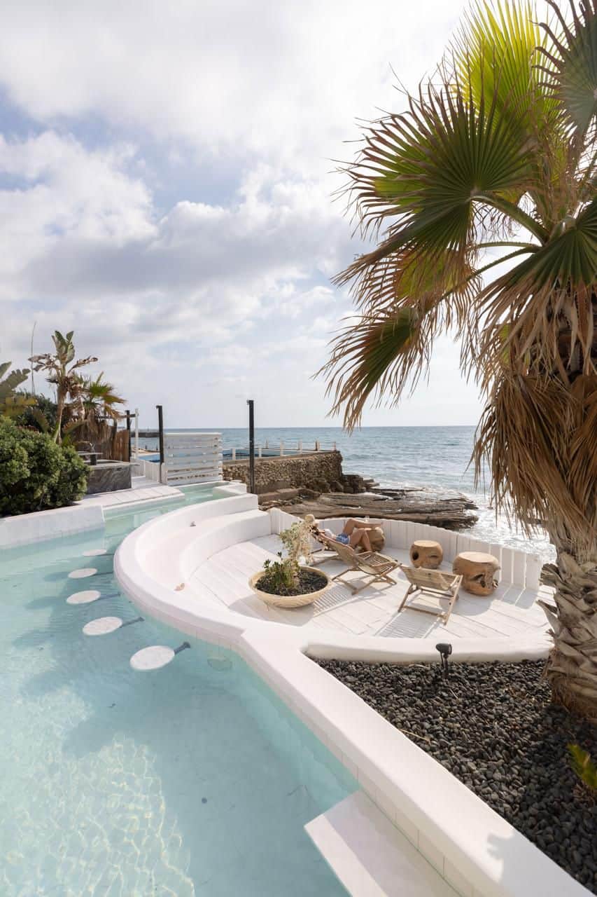 In-water seating designed for slow afternoons and sunset drinks. In-water seating designed for slow afternoons and sunset drinks.