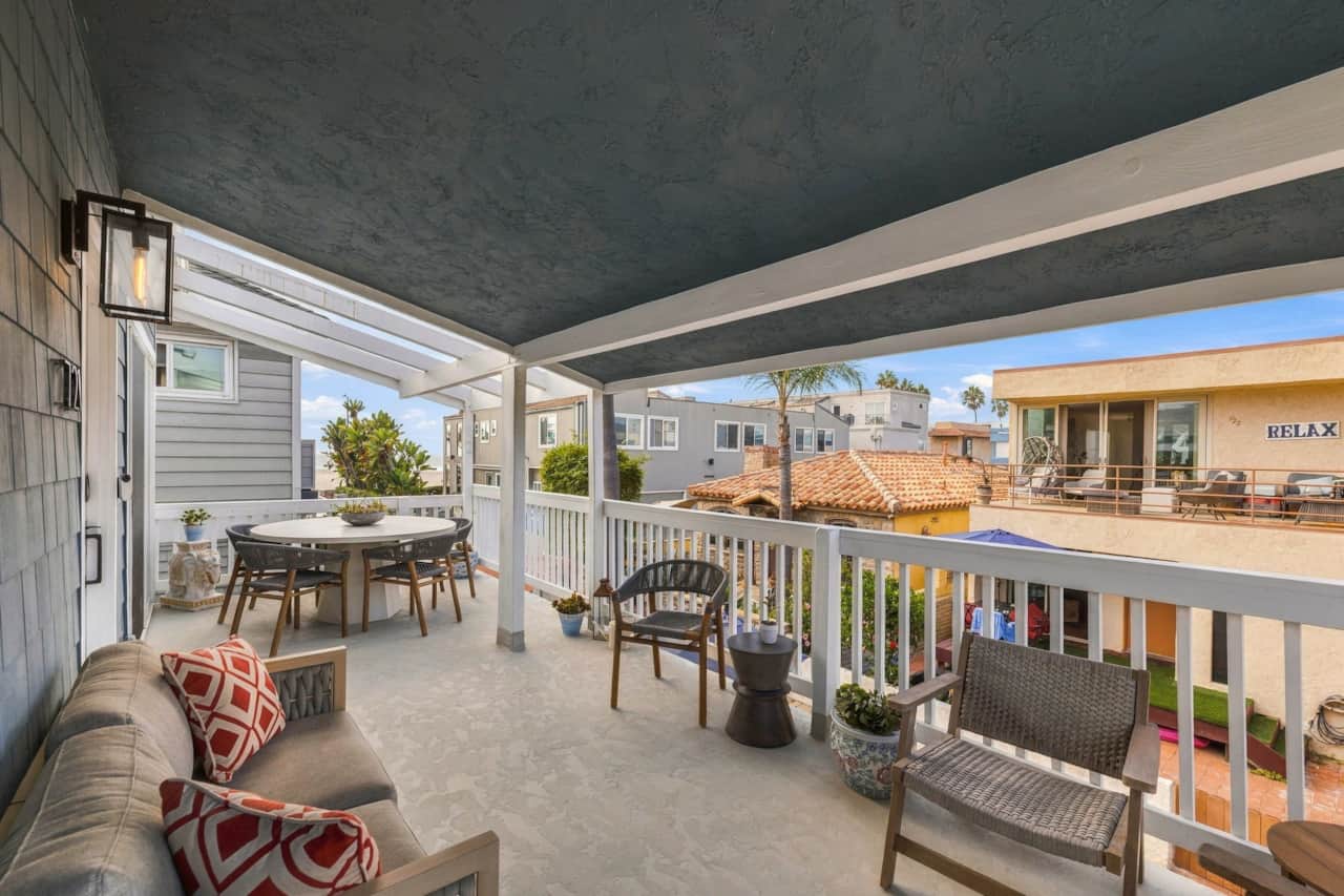 Spacious Covered Patio with Outdoor Dining