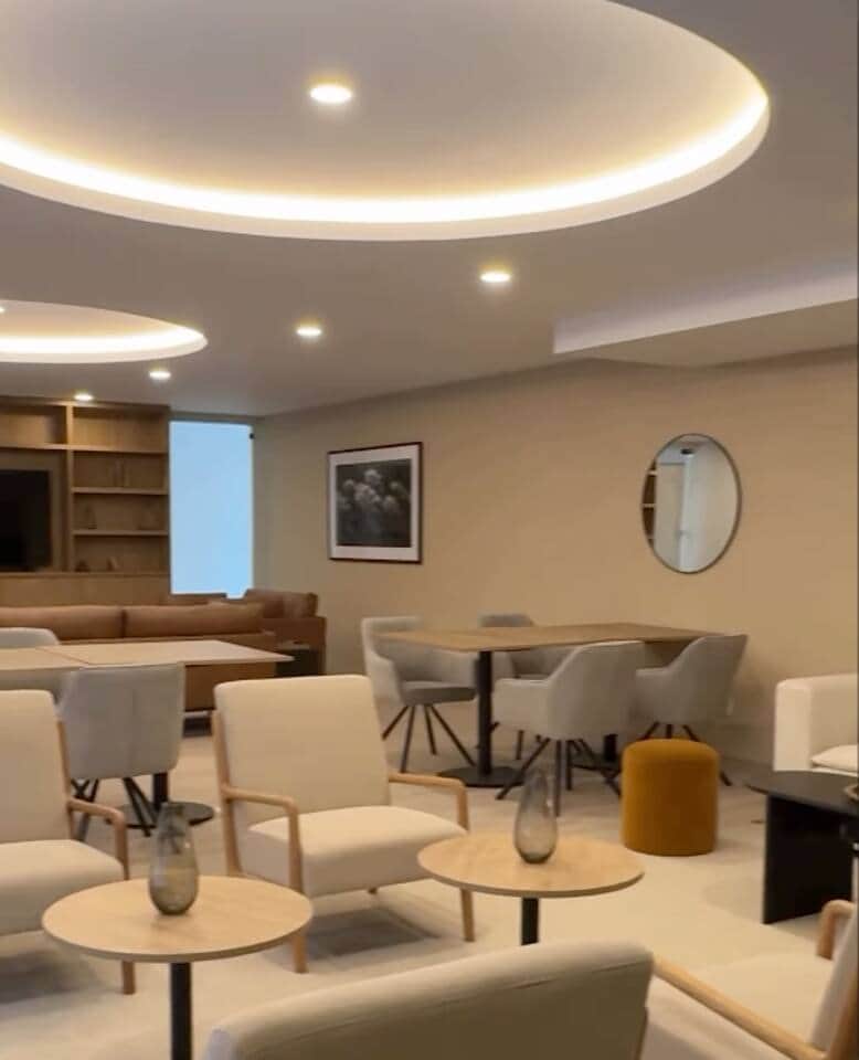 Coworking available 24/7 – the perfect setting to connect with professionals.