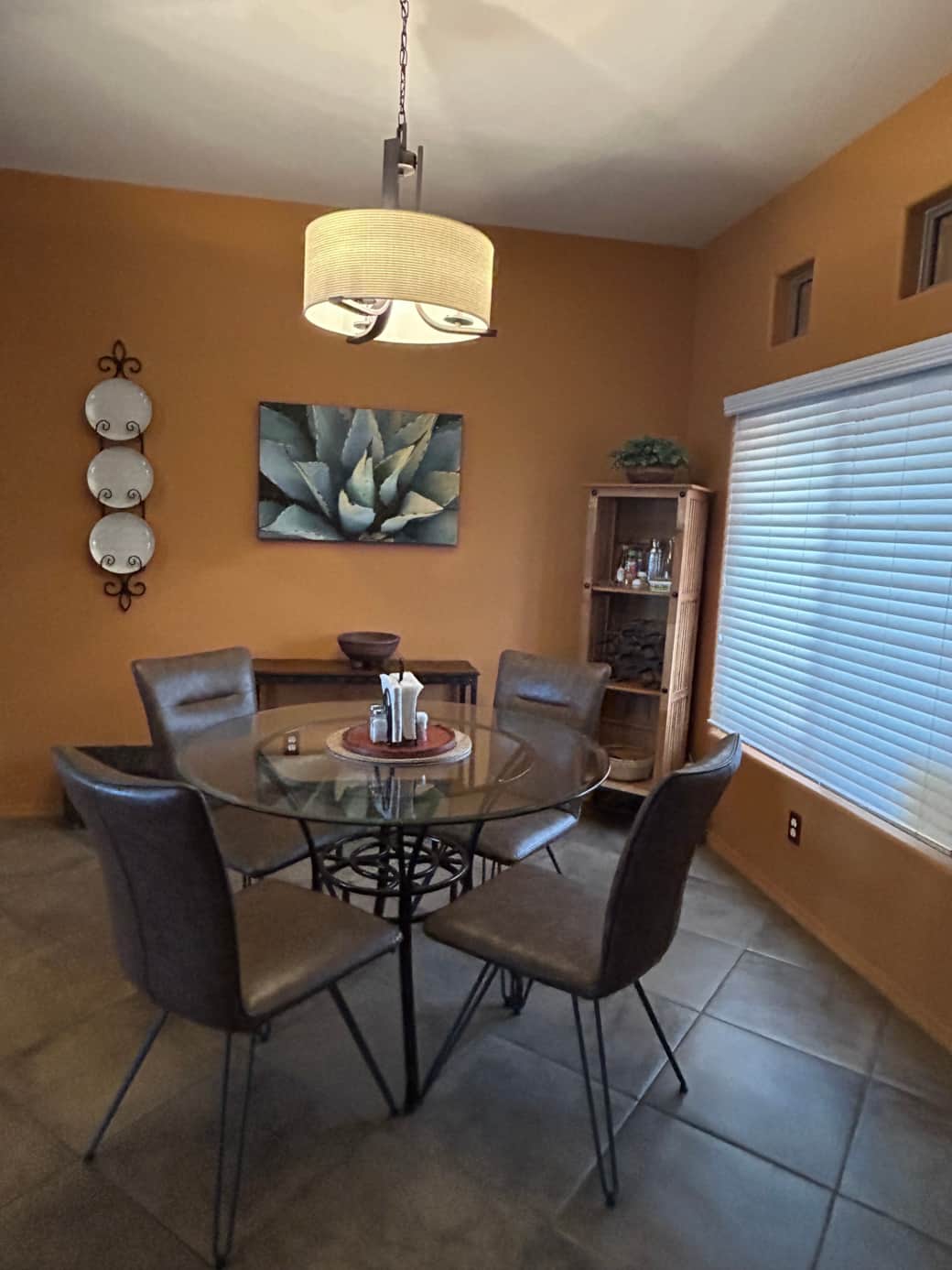 Dining area w/ seating for four