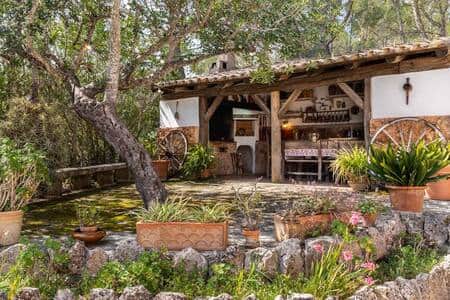 Fantástica casa barbacoa independiente de 20m2 con grill y horno (a la izquierda). Chef disponible. Fantástica casa barbacoa independiente de 20m2 con grill y horno (a la izquierda). Chef disponible.