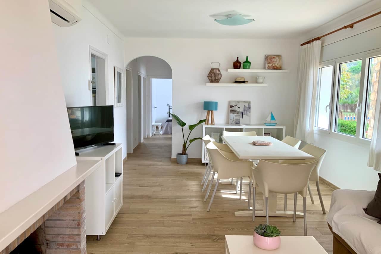 Living montserrat villa coll empuries