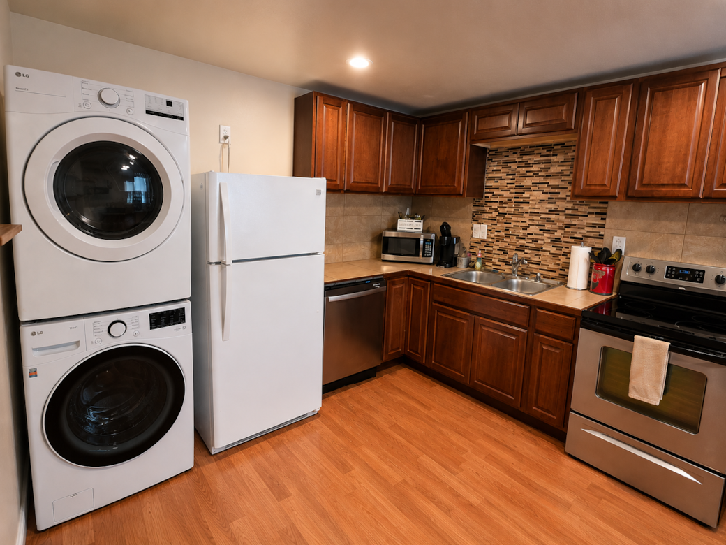 Full kitchen Full kitchen