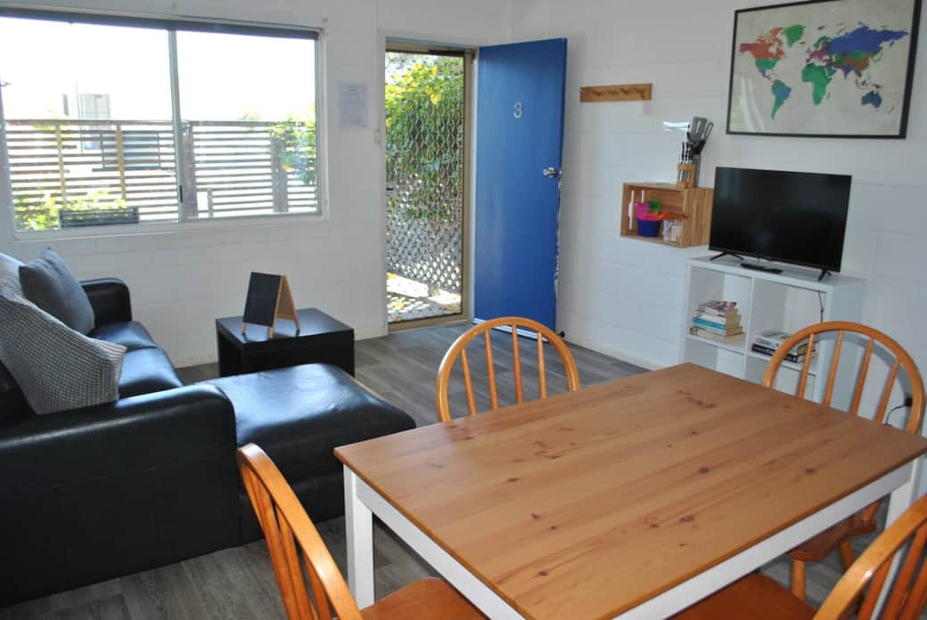 Dining & Lounge area