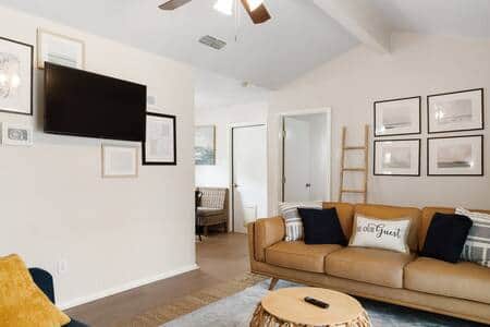 42" Smart TV 42" Smart TV