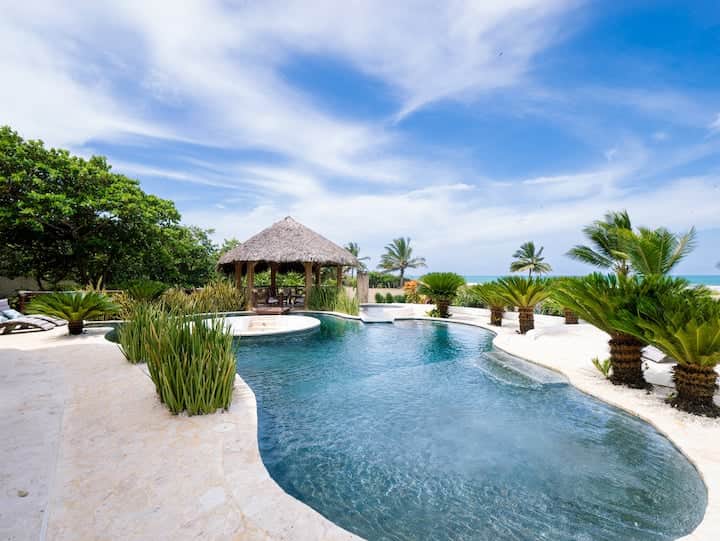 Pool/Villa Mar