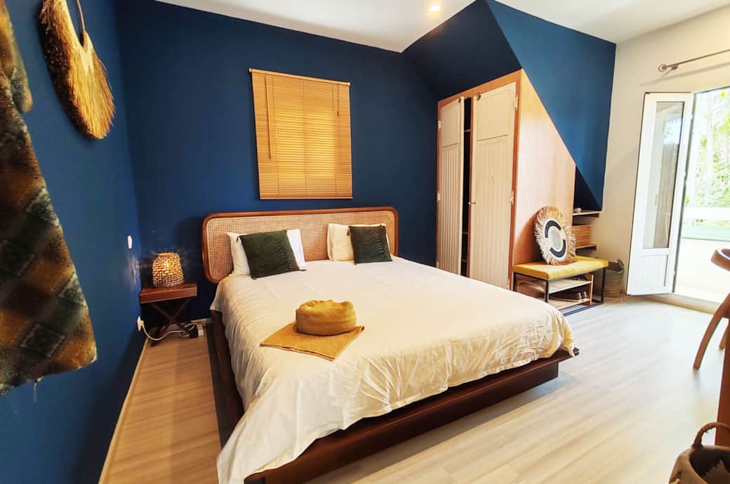 Chambre etage vue interieure location reunion coliving 3