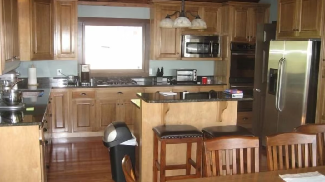 Stocked kitchen with 2 full sized ovens