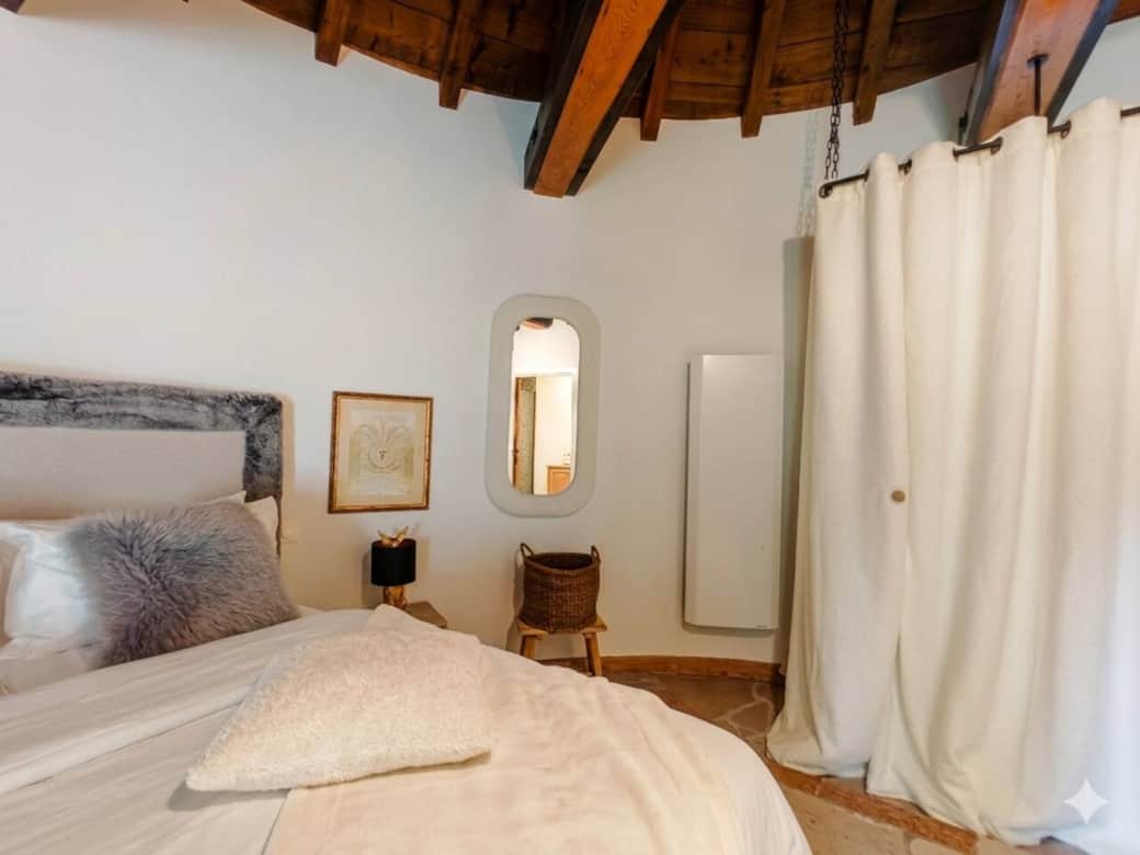 Soft, rounded interiors with natural textures and a quiet, intimate atmosphere