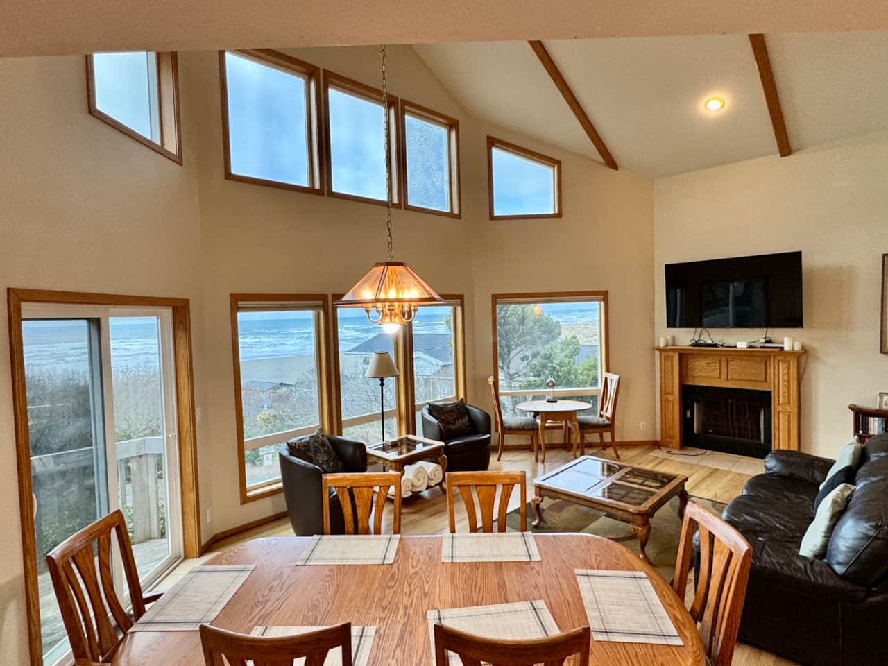 Great room overlooking the ocean