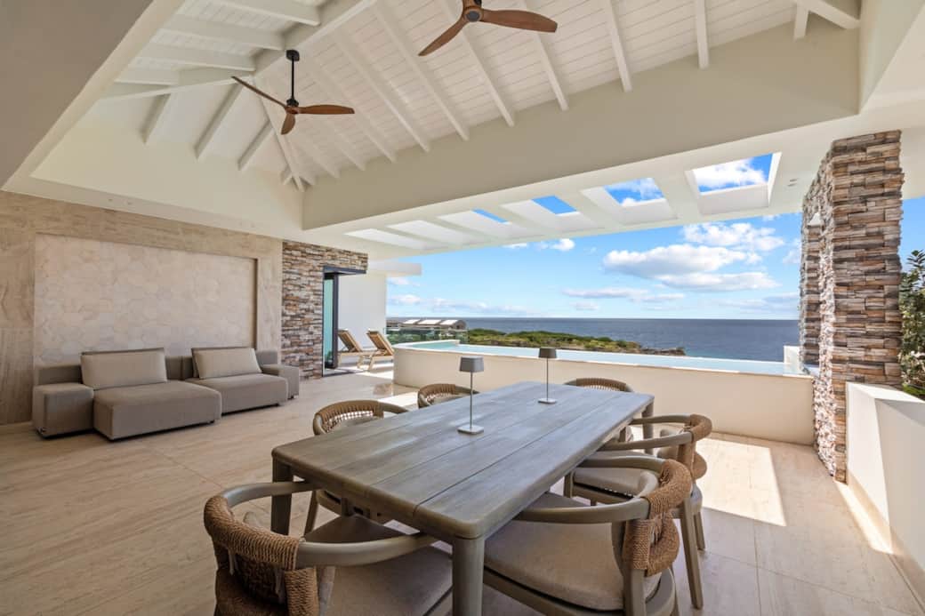The large terrace with stunning sea views