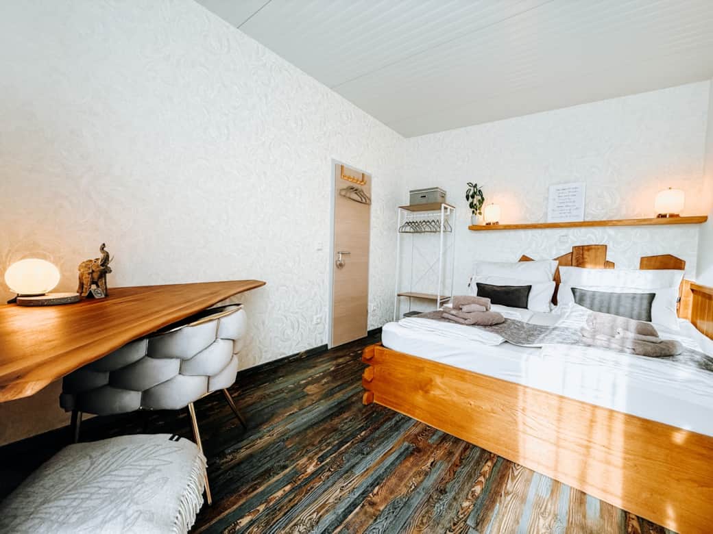 Schlafzimmer 1