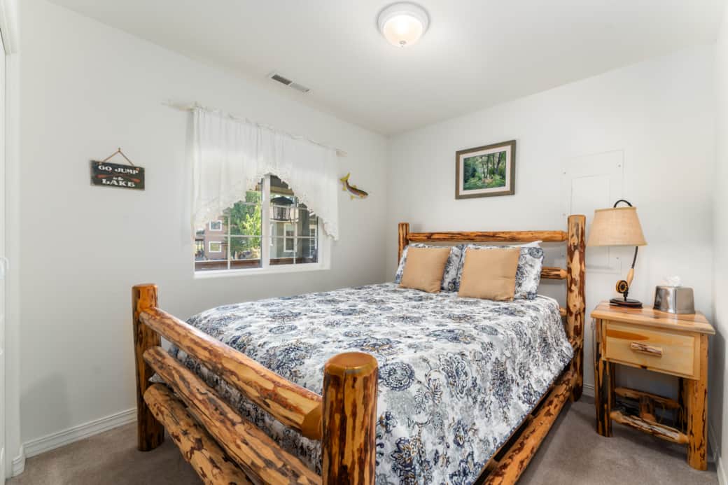 Queen Sized Bed 1st Flr