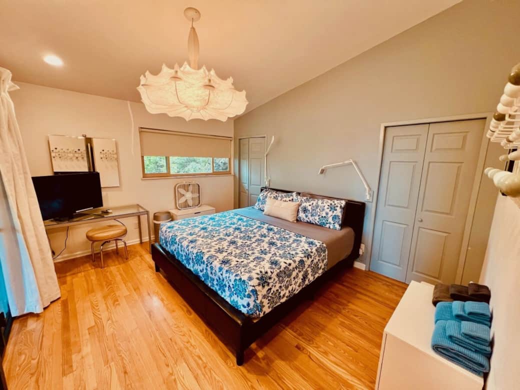 Main Floor Owner's King Bedroon