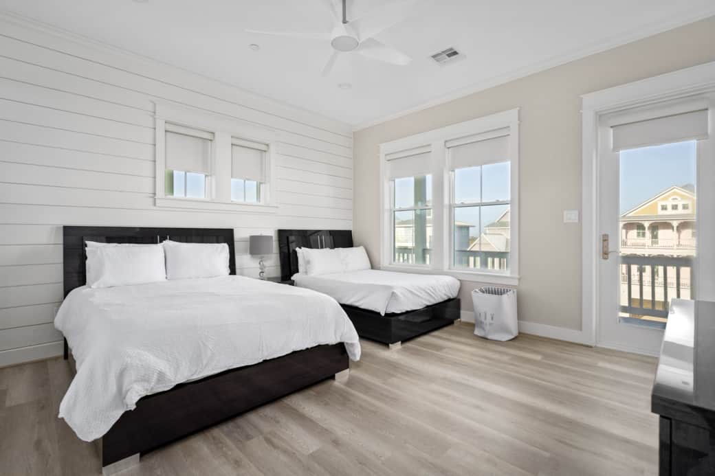 4th bedroom with beach view 4th bedroom with beach view