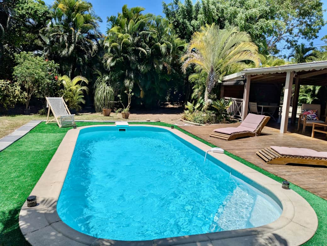 La piscine et la terrasse La piscine et la terrasse