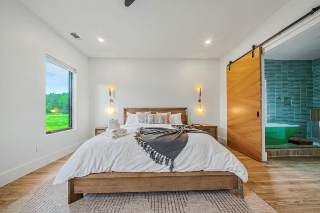 Blue Ridge Pickle Barn Bedroom 