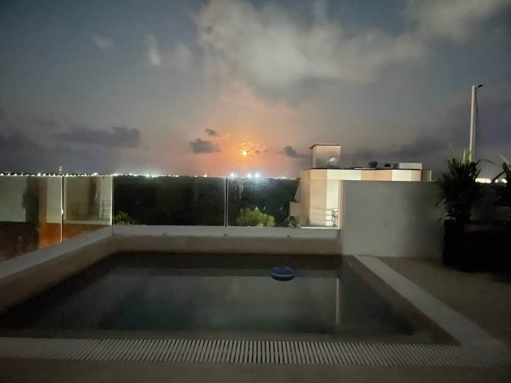 Roof Sunrise/Cocktail Pool