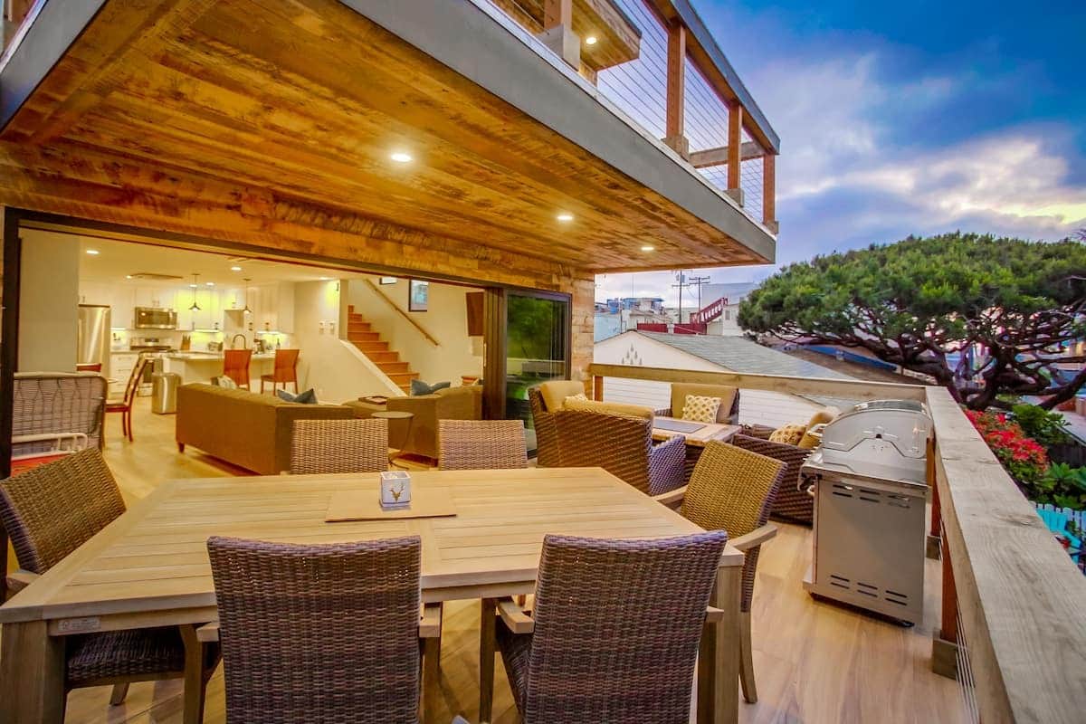 Balcony - Dining Area & Grill