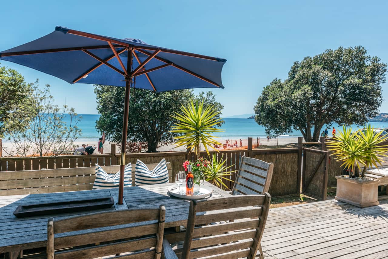 Onetangi Waterfront Bach