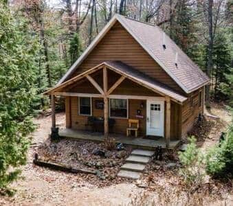 Escape to the Northwoods in this cozy cabin!