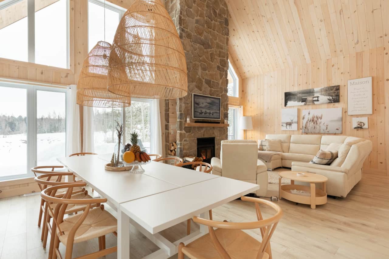 Salle à manger et salon à aire ouverte