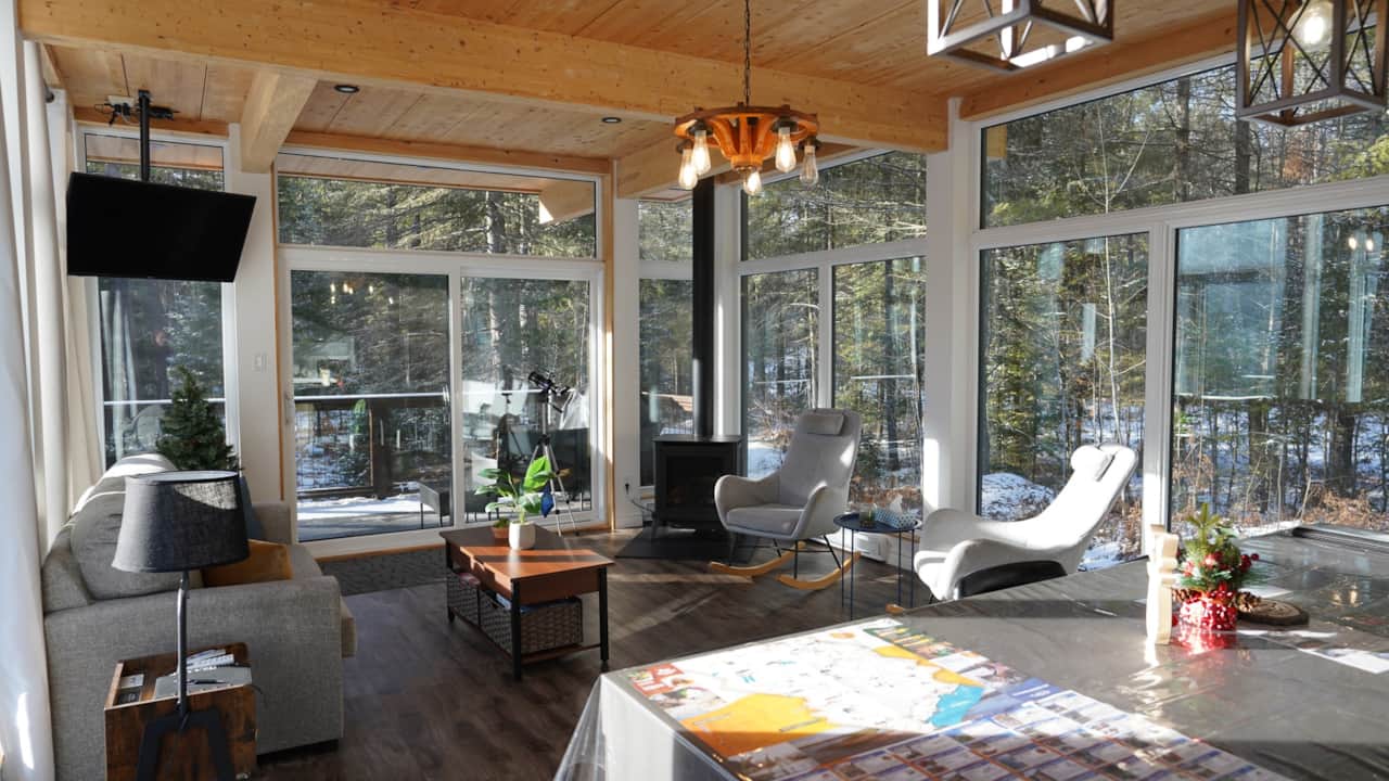 Salon avec vue 360 sur la nature