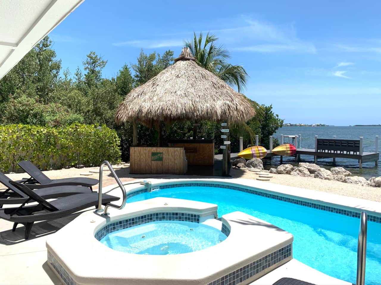 Tiki Hut, Swimming Pool & Hot Tub
