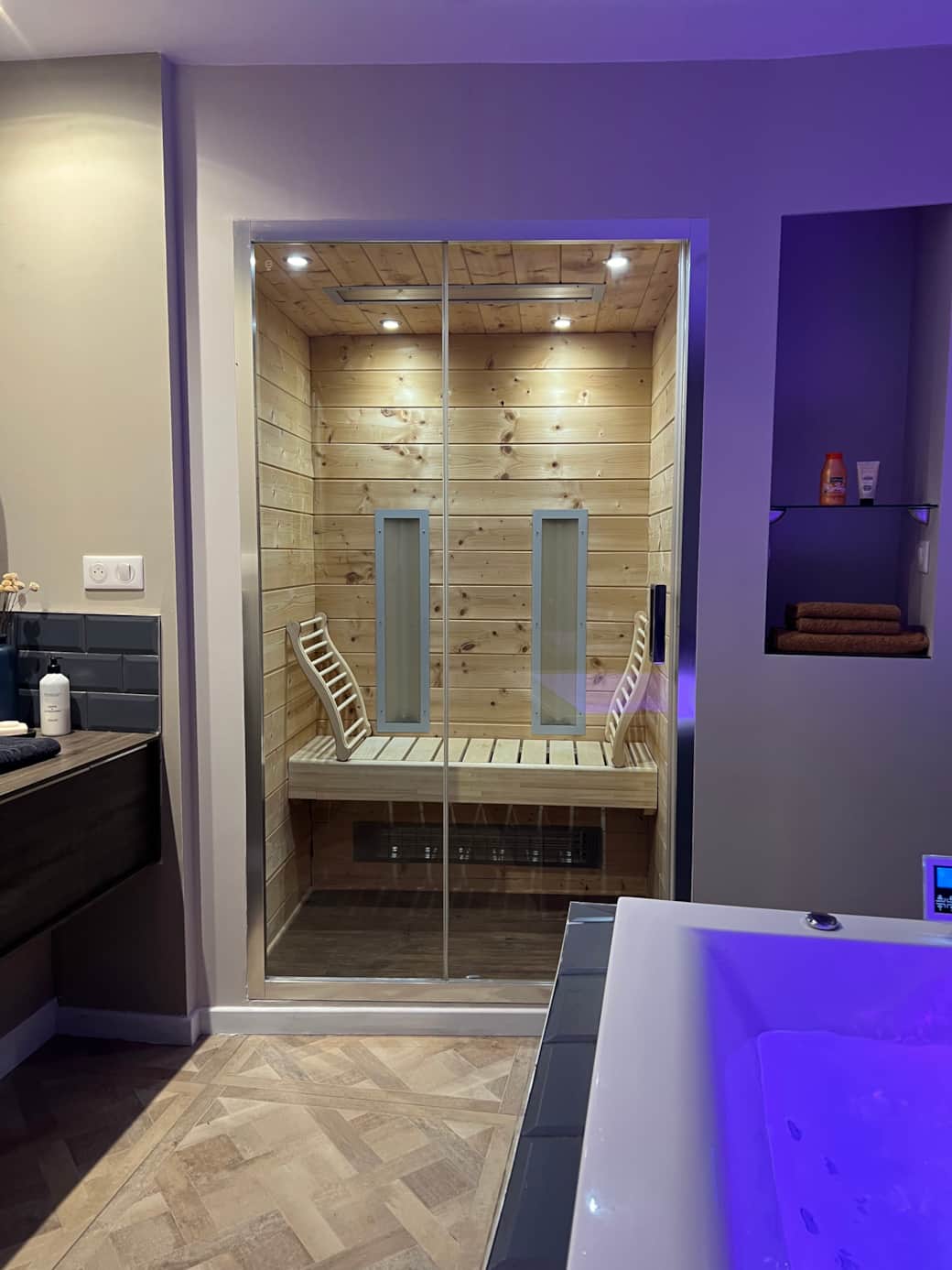 13 - SAUNA