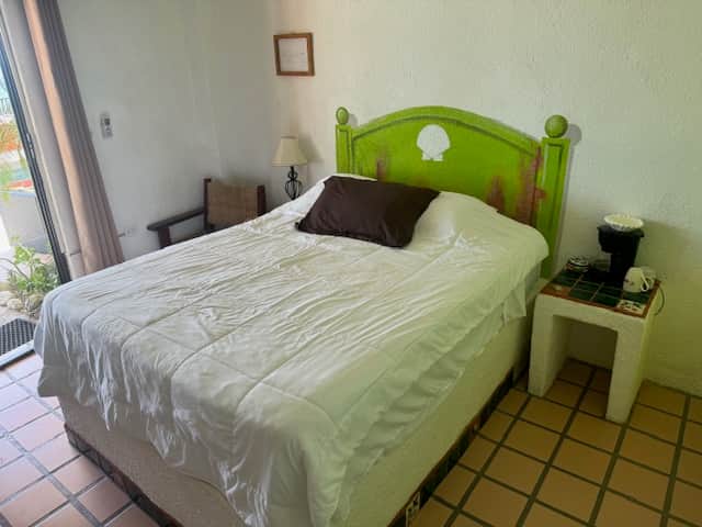 Sauza Queen Bed