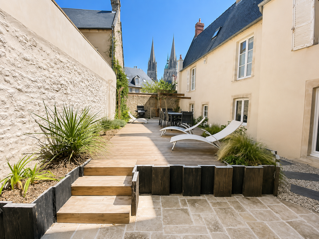 Terrasse avec vue sur la Cathédrale Terrasse avec vue sur la Cathédrale