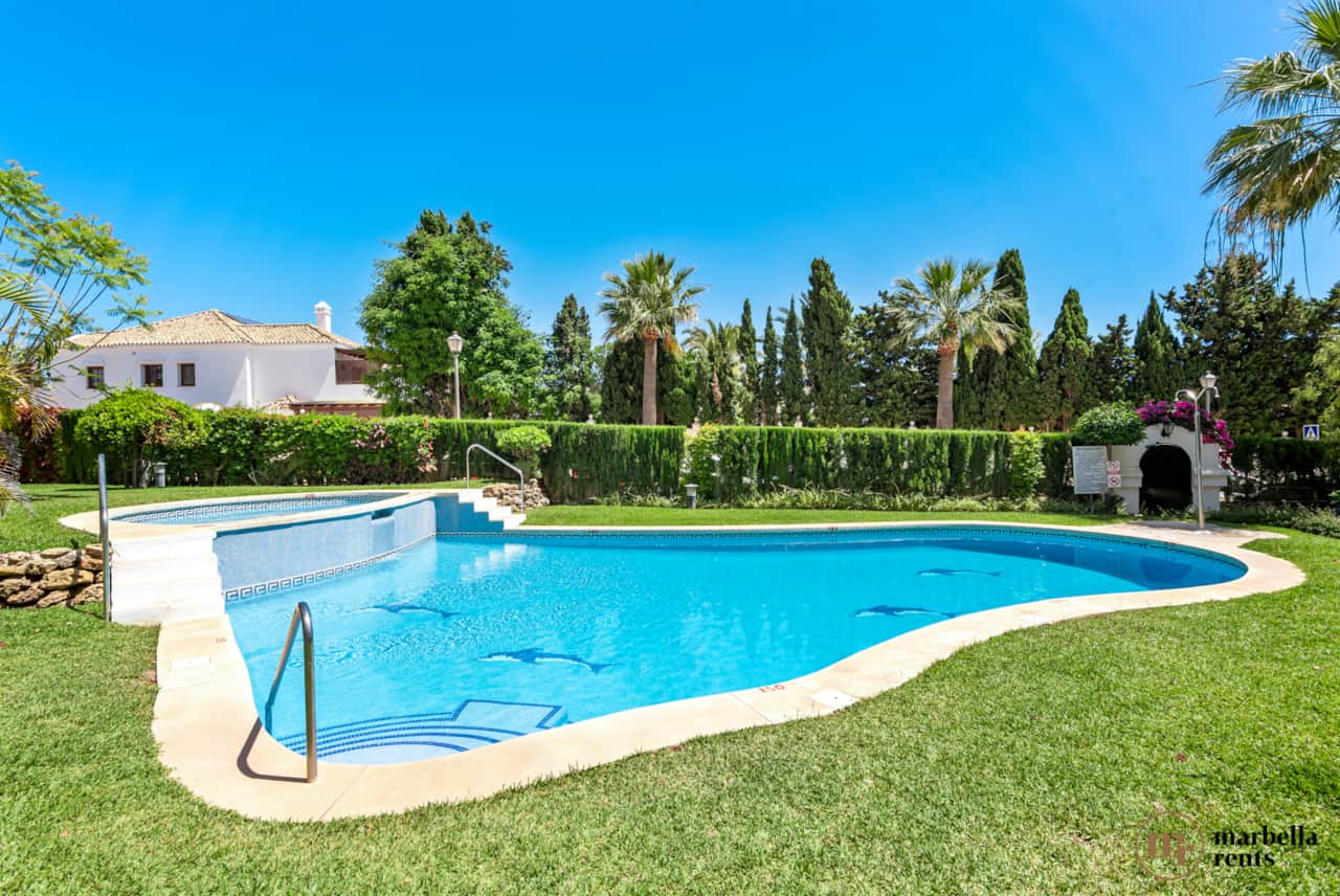 Large community pool. 