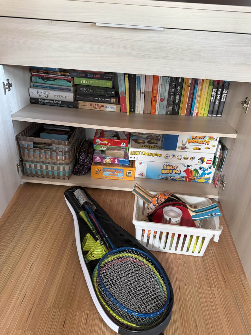 Wohnzimmer, Spiele, DVD, CD, Bücher