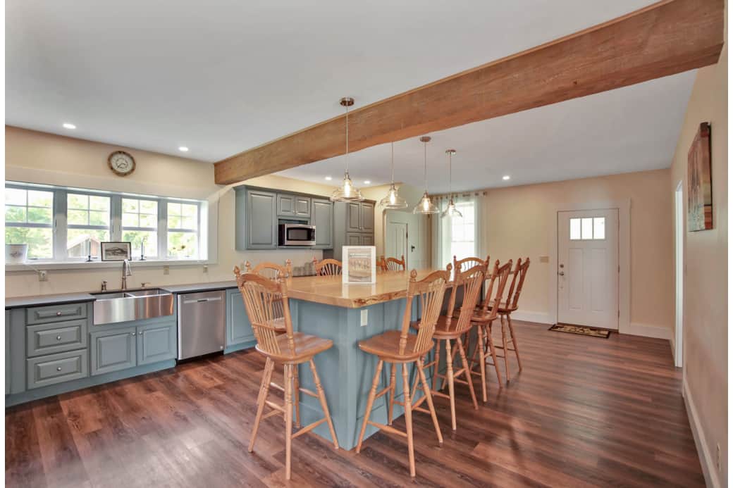 Spacious dine in kitchen
